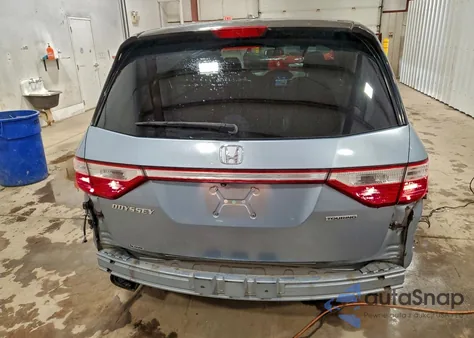 2013 Honda Odyssey Touring z USA, uszkodzony, nr VIN 5FNRL5H95DB090459